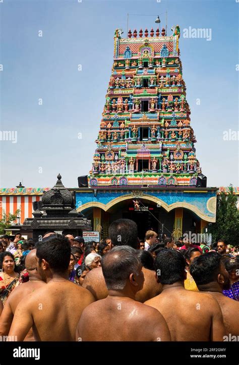 Thousands celebrate Hindu temple