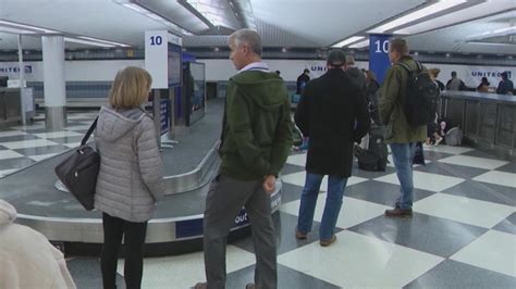 Thousands expected to pass through Chicago's airports, train stations amid holiday travel rush