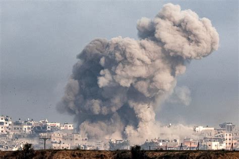 Thousands flee widening Israeli assault in central Gaza as military launches new strikes