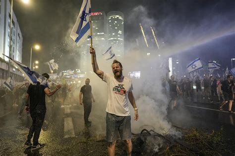 Thousands of Israelis cripple Tel Aviv highway to support police chief ousted by Netanyahu ally