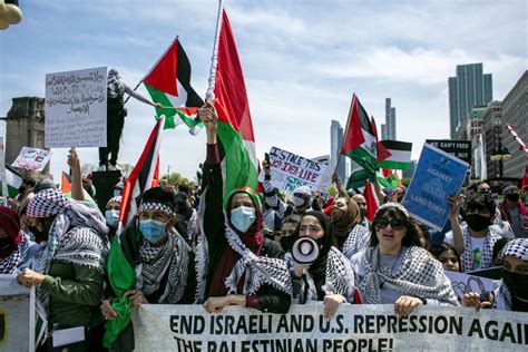 Thousands of Palestinian protesters rally in downtown Chicago