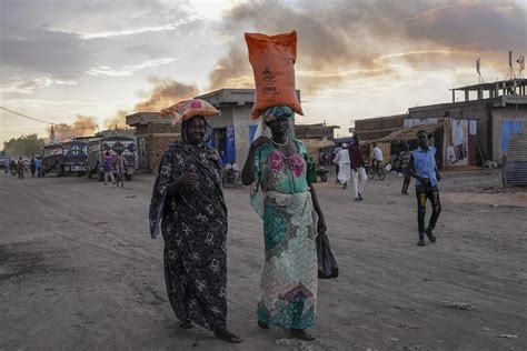 Thousands of exhausted South Sudanese head home, fleeing brutal conflict