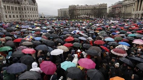 Thousands protest against government move to strip teachers of public servant status in Hungary