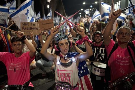 Thousands protest outside US offices in Tel Aviv, say Netanyahu government is straining relations