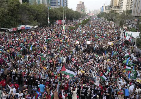 Thousands rally in Pakistan against Israel’s bombing in Gaza, chanting anti-American slogans