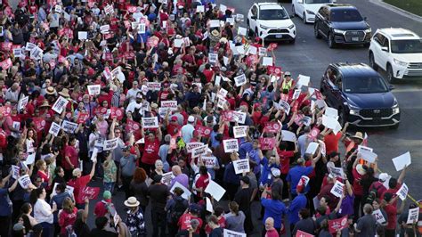 Thousands rally on Las Vegas Strip in support of food service workers demanding better pay, benefits