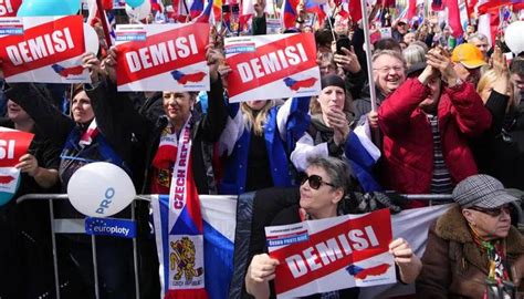 Thousands turn out for anti-government protest in Prague