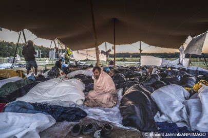Thousands walk across Netherlands in support with asylum seekers