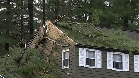 Thousands without power in Mass. as powerful storms roll through New England