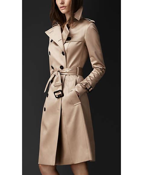 Three Reasons to Own a Trench Coat