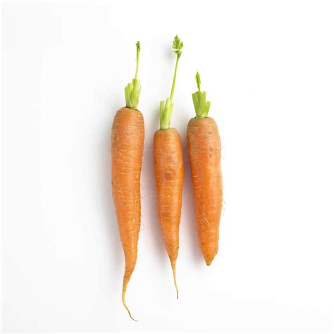 Three carrots. As far as these baby-cut carrots’ size is concerned, they are usually cut at two inches, polished, and peeled to create a small and round appearance. Generally, the medium to large carrots measure anything between seven inches and nine inches. Therefore, they can result in three to four baby-cut carrots when cut … 