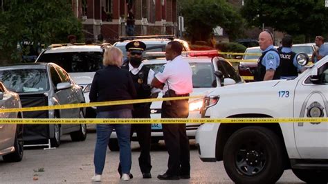 Three officers hurt, one shot in St. Louis just north of Forest Park