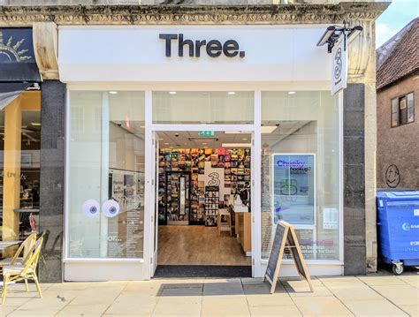 Three phone shop in Chippenham closes after break-in