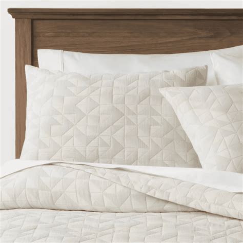 Threshold geometric matelasse quilt. Read reviews and buy Waffle Matelasse Reversible Quilt - Threshold™ designed with Studio McGee at Target. Choose from Same Day Delivery, Drive Up or Order Pickup. Free standard shipping with $35 orders. 