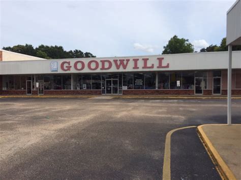 Thrift stores montgomery al. 2350 Green Springs Hwy S, Birmingham, AL 35205, USA Mon - Saturday 9am-6pm Sunday: 11am-4pm. Phone: 205-323-6331 ext 123. This location is a retail center with the famous bins and deep discounts! ... This location is a retail store and donation center. Decatur Shopping Center and Donation Drive Thru. 1682-Beltline Rd SW, Decatur, AL … 