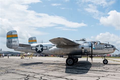 Thunder over Michigan returns with sold-out drive-in airshow …