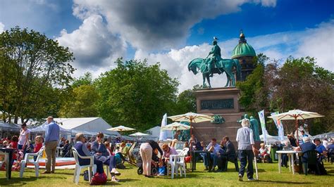 Thundering Hooves About Edinburgh Festival City