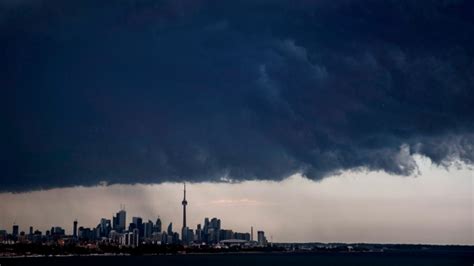 Thunderstorms move through Toronto and GTA, humidity to break this weekend