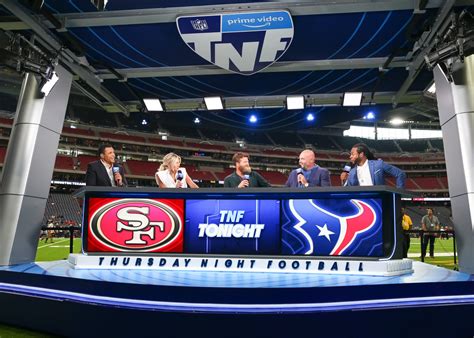 Thursday night football half time announcers. Zach Koons. Apr 19, 2022. NBC officially announced its Sunday Night Football broadcast team for the 2022 season on Tuesday, featuring a new play-by-play voice and sideline reporter. The network ... 