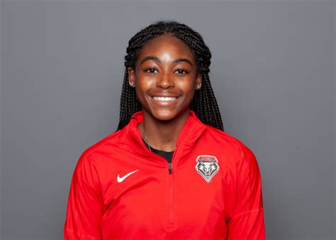 On the women’s side, 12 Lobos found their way into the preliminary round. With a time of 52.40 in the 400m dash, Tianna Holmes was selected to compete in the event. Three Lobos were selected in the 1500m run – Abbe Goldstein (4:15.79), Stefanie Parsons (4:20.87) and Sarah Eckel (4:22.41) all qualified.