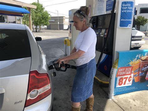 Ticker: Bay State gas prices drop a penny; Farmers Insurance cutting 2,400 jobs 