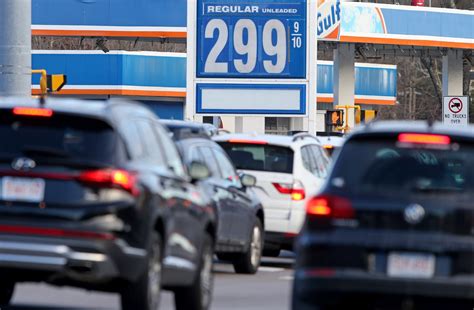 Ticker: Gas prices flat in Bay State; Feds dropping $1.7B on green buses 