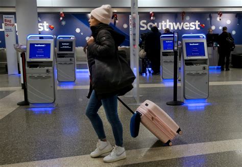 Ticker: Record passengers over Thanksgiving weekend; Google eyes dormant accounts for deletion  
