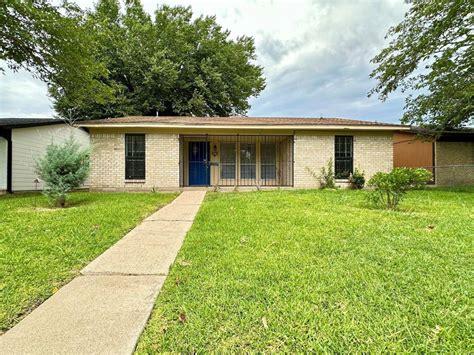 Sold: 3 beds, 1 bath, 917 sq. ft. house located at 8039 Komalty Dr, Dallas, TX 75217 sold on Jan 31, 2024 after being listed at $219,000. MLS# 20477654.. 
