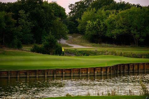 Tierra verde golf. Course Description. It's hard to find a more beautiful course than the award-winning Tierra Verde Golf Club. Tierra Verde is the first golf course in Texas and the first municipal course in the world to be certified as an... 