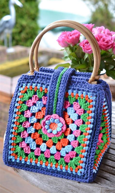 👉Pattern: https://bit.ly/3RSfeFzGranny Square Tutorial: https://www.youtube.com/watch?v=qaiqq0sejjAThe Fastest and Easiest Blanket you could ever crochet.... Tiffany hansen crochet