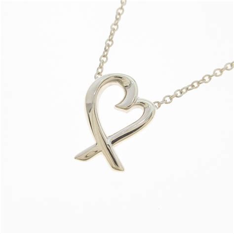 Wear it solo or layered with mixed metal chains. This bold necklace features a heart-shaped lock and a distinctive Return to Tiffany inscription. Inspired by the iconic key ring first introduced in 1969, the Return to Tiffany collection is a classic reinvented. Wear it solo or layered with mixed metal chains. Sterling silver. On an 18" chain.. 