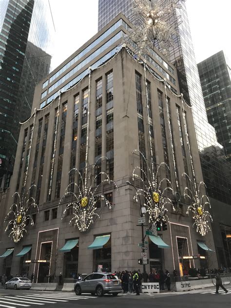 Tiffanys nyc. Nearby Stores NY - New York - The Landmark NY - New York - The Shops at Hudson Yards. NY - New York - Rockefeller Center. MIPS: 161. 610 Fifth Avenue New York, NY 10020. ... Using a small amount of Tiffany’s ... 