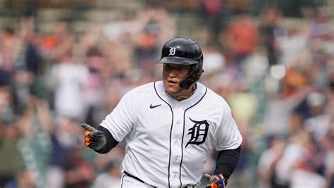 Tigers rally from 5 down, Cabrera walks off Giants in 11th