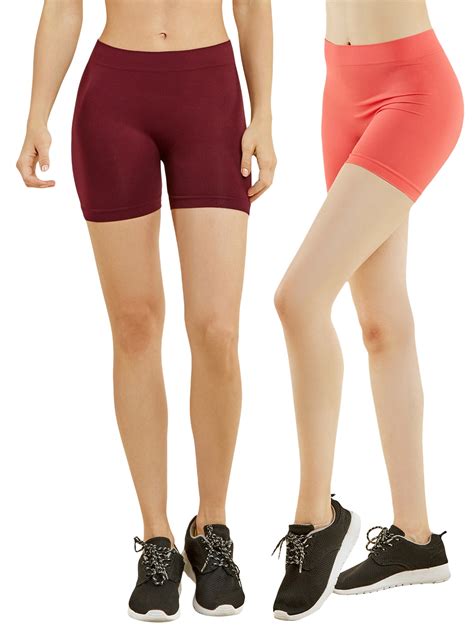 Tights for shorts. When you see basketball players wearing tights beneath their shorts, they aren’t doing it for fashion purposes. They wear compression tights to enhance the blood flow in their legs, helping with their circulation. This helps them last longer during those long court battles. Compression tights are comprised of … See more 