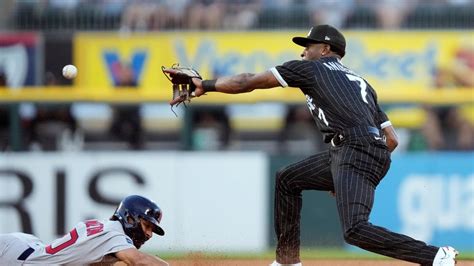 Tim Anderson returns to White Sox lineup at second base