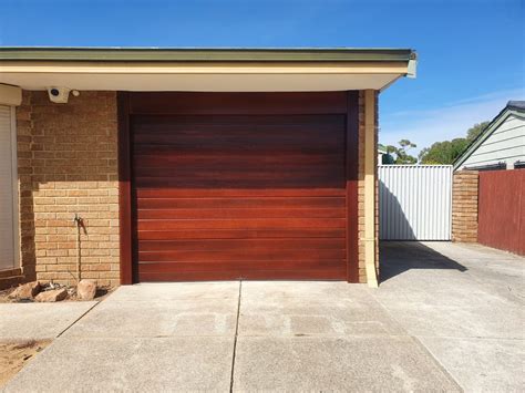 Timber and Wood-Look Garage Doors Gryphon …