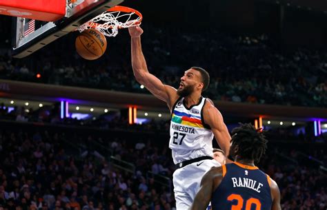 Timberwolves snap losing streak with win in New York