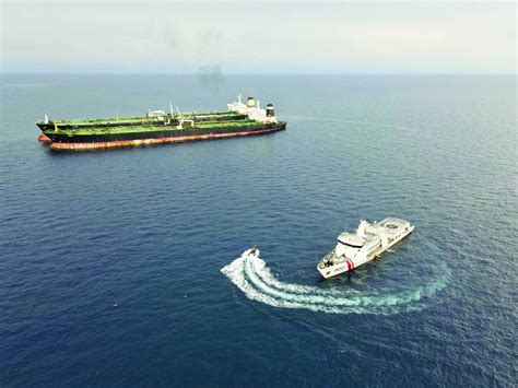 Time lapse İran'a Tehdit Hormuz Boğazı'ndaki Uluslararası Deniz Taşımacılığını Gösteriyor.