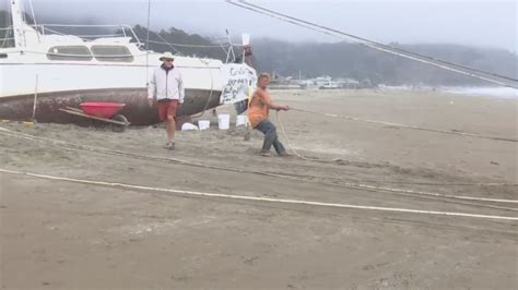 Time running out to remove sailboat stuck at Stinson Beach