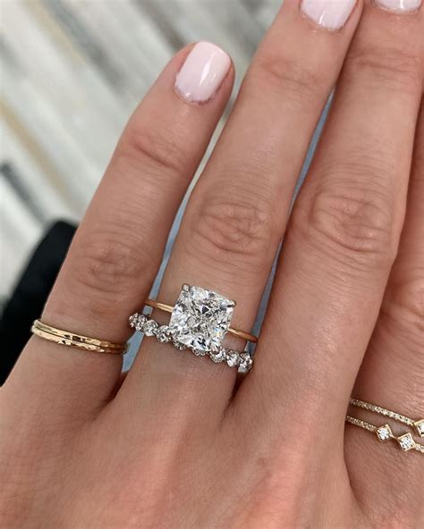 Timeless engagement rings. Simple Bands (in Lieu of Center-Stone Rings): Spinelli Kilcollin Ceres Deux Set of Two 18-Karat Gold and Diamond Rings. $3,800. Net-A-Porter. Spinelli Kilcolin's interlocked design looks like two ... 