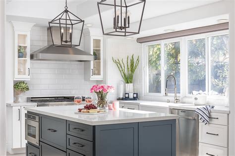 Timeless kitchen design. It's a trove of timeless details that point to one central lesson: When it comes to anti-trend decorating, keep it simple. To create the look, Martin starts with a classic base: white kitchen ... 