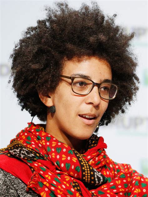Timnit Gebru. Timnit Gebru là một nhà khoa học máy tính người Ethiopia và là đồng trưởng nhóm kỹ thuật của Nhóm Trí tuệ nhân tạo đạo đức tại Google. Cô làm việc về thiên vị thuật toán và khai thác dữ liệu.. 