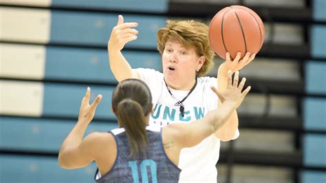 Tina Martin to Continue as UNCW Women