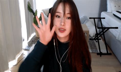 Why's there so few pics of her? Please tell me there's more of her I'm addicted to this girl. 423 votes, 16 comments. 108K subscribers in the OfflinetvGirls community. This is a fan subreddit for everything related to girls from OfflineTV and….. 