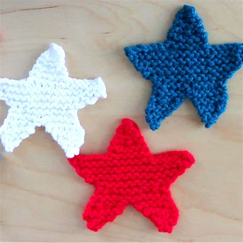 Tiny knitted star pattern.  You will also find written instructions to help y...