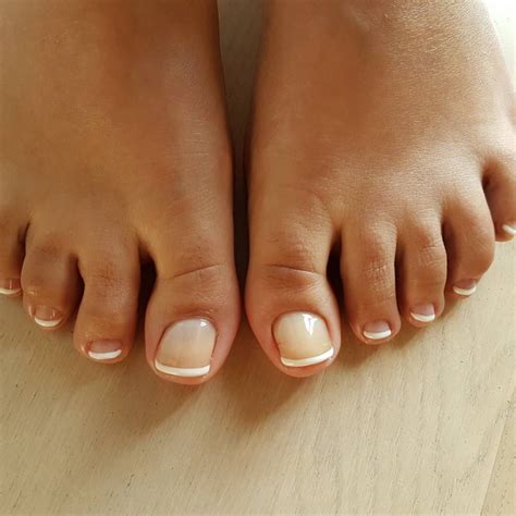 Tip toe nails. Download Article. 1. Use petroleum jelly or other oil such as almond oil or shea butter to make toenails softer. Toenails can harden over time, but petroleum jelly or oil can keep them softer, which means you will have an easier time trimming them. [1] Oil also helps to moisturize the nail, which prevents chipping. 