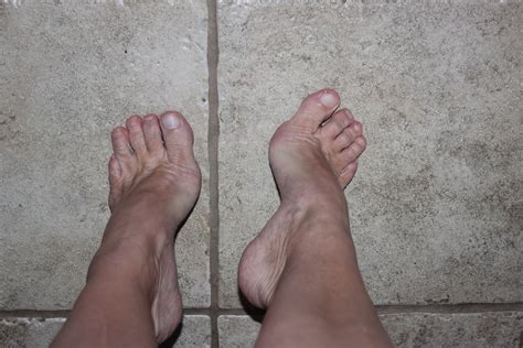 Tippi toes. → a US informal word for tiptoe.... Click for English pronunciations, examples sentences, video. 