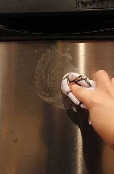 Tips For Cleaning A Dishwasher With Stainless Steel Interior