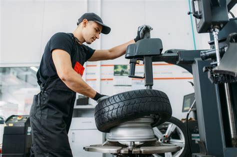 Tire technician pay rate. The estimated total pay range for a Tire Technician at Mavis Discount Tire is $32K–$47K per year, which includes base salary and additional pay. The average Tire Technician base salary at Mavis Discount Tire is $39K per year. The average additional pay is $0 per year, which could include cash bonus, stock, commission, profit sharing or … 