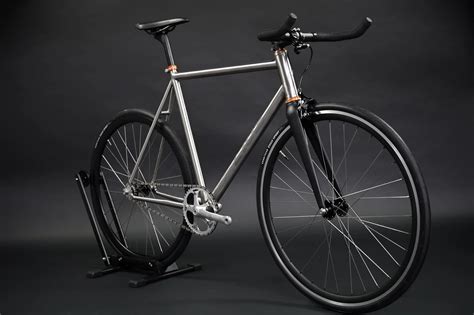 Titanium single speed.  Frame has rear sliders for shifting or single speed options.  Whee...